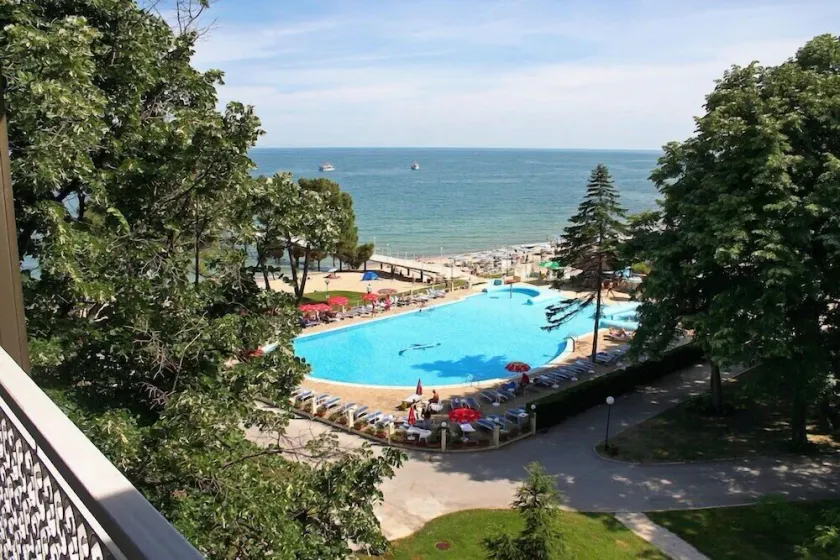 HVD Lotos Hotel - All Inclusive à-la-carte, Private Beach & Free Parking - Image 1