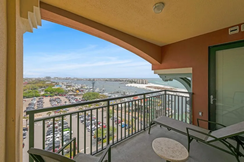 Emerald Grande 🐠🐠Full 3BR ⛱️⛱️ Beach Service Incl ⛵️⛵️ EV Chargers 🦀Above Harborwalk - Image 1