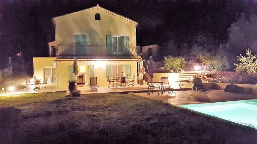 Villa 8 personer, swimmingpool. Klar udsigt. Strande 15 minutter væk, stille. - Image 1