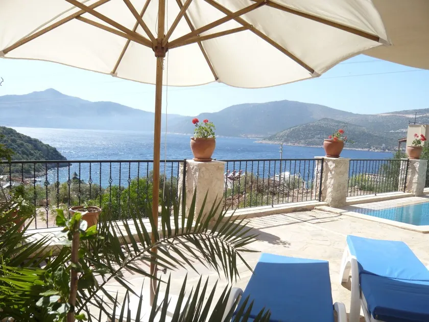 Large Stylish Villa close to the Sea Sleeps 10,  Panoramic Sea Views and Pool - Image 1