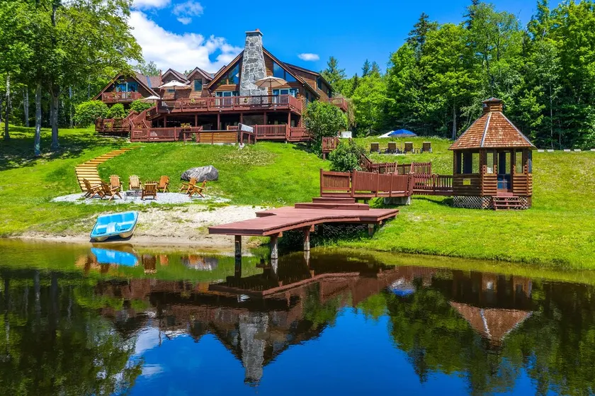 Beautiful Lakeview Log Cabin on 60-Acre Property - Image 1