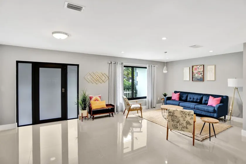 Gorgeous 5BR Villa +Heated Pool! - Image 1