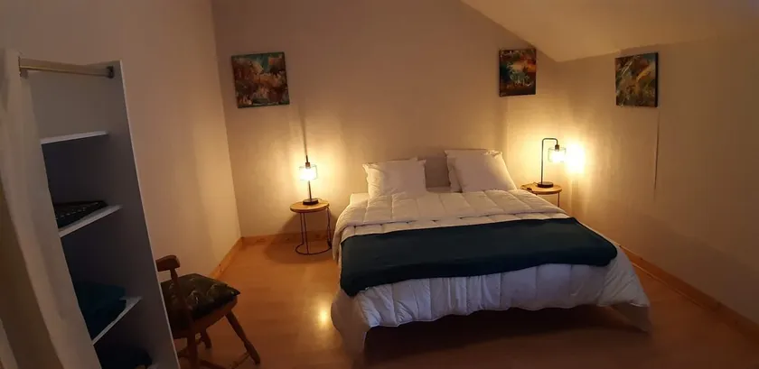 BOURG CENTER, FURNISHED ACCOMMODATION 4 PEOPLE, 50 m from the communal pond - Image 1