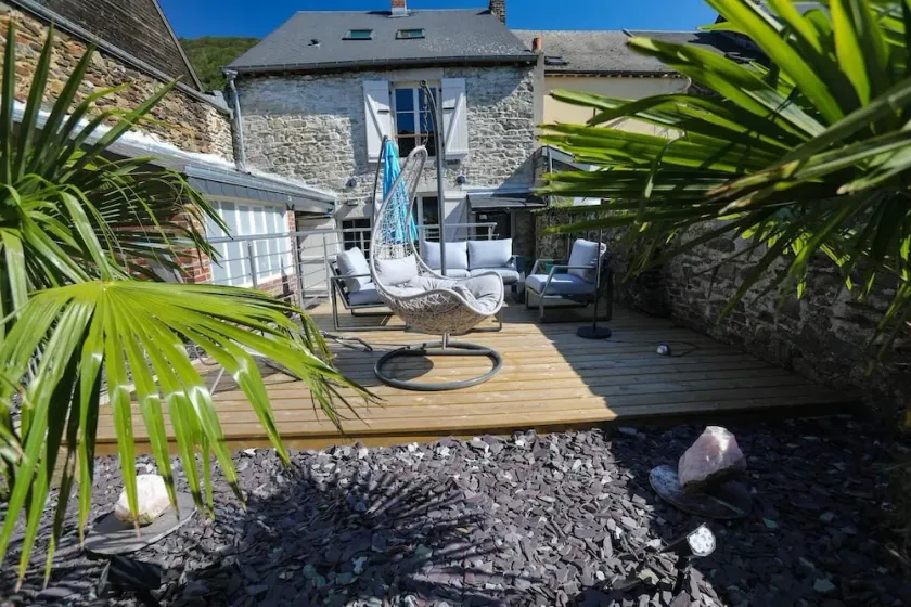 Comfortable guest house just a stone's throw from the Meuse river and the \"voie verte\". - Image 1