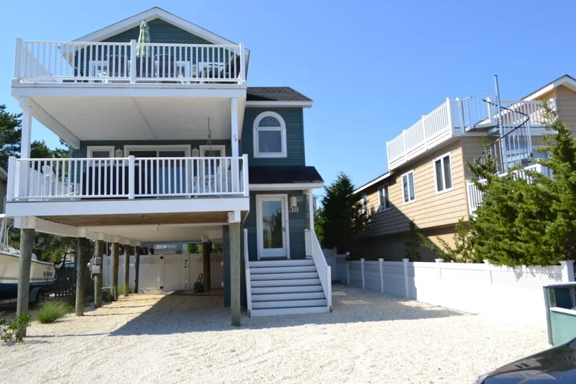Ocean Block, Surf City 4 Bedroom Home With Pool, Hot Tub and Steps To The Beach - Image 1