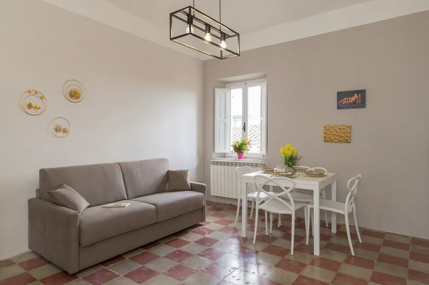 Apartment 'Appartamento Sole' with Shared Garden, Wi-Fi, and Air Conditioning - Image 1