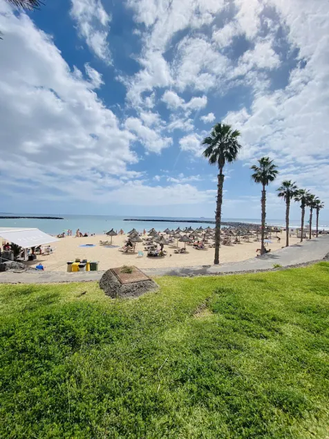 APARTAMENTO CON VISTAS IMPRESIONANTES AL MAR DESDE TU VENTANA Y BALCON - Image 1