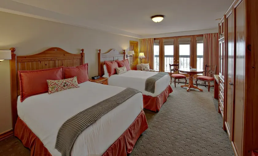 Living Space with Access to Hot Tub, Pool & Gym - Image 1