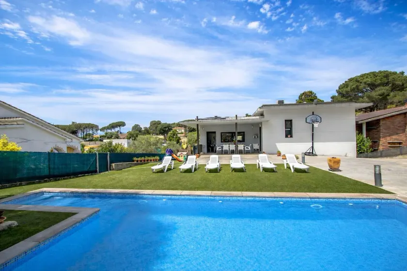 Catalunya Huse: Moderne Villa i Les Comes for op til 9 personer! - Image 1