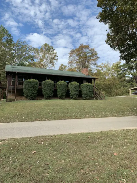 5-Bedroom house on Current River - Image 1