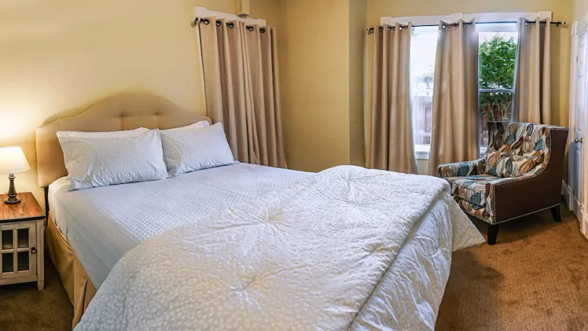 Pioneer Vacation Rentals - Pioneer North Suite downtown Ashland - Image 1