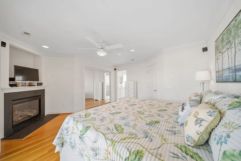 Family and pet friendly 4 bedroom condo 3 minutes from the beach - Image 1