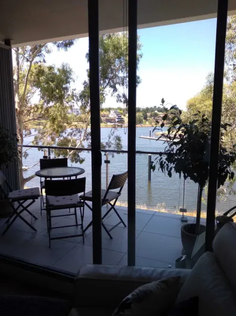 Marina View Apartment on the Maribyrnong River, Melbourne - Image 1