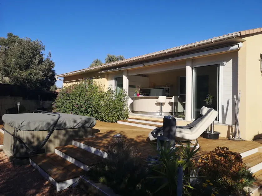 Villa with private staircase feet in the water Solenzara area - Image 1