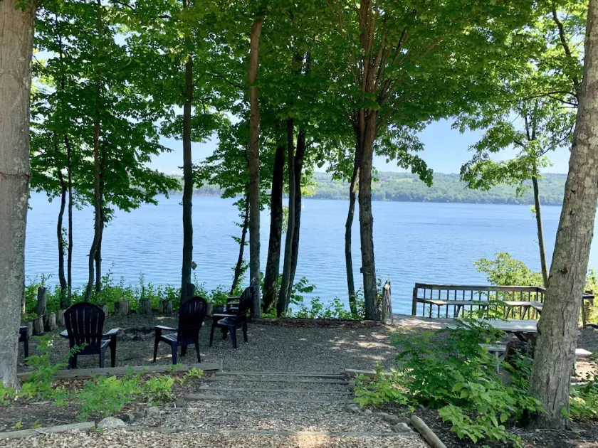 Kom ind i naturen ved Skaneateles sø hytte. - Image 1