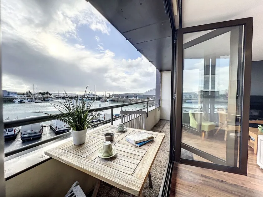 App mit Blick auf den Hafen mit Balkon, in der Nähe von Pier für Chausey und Jersey - Image 1