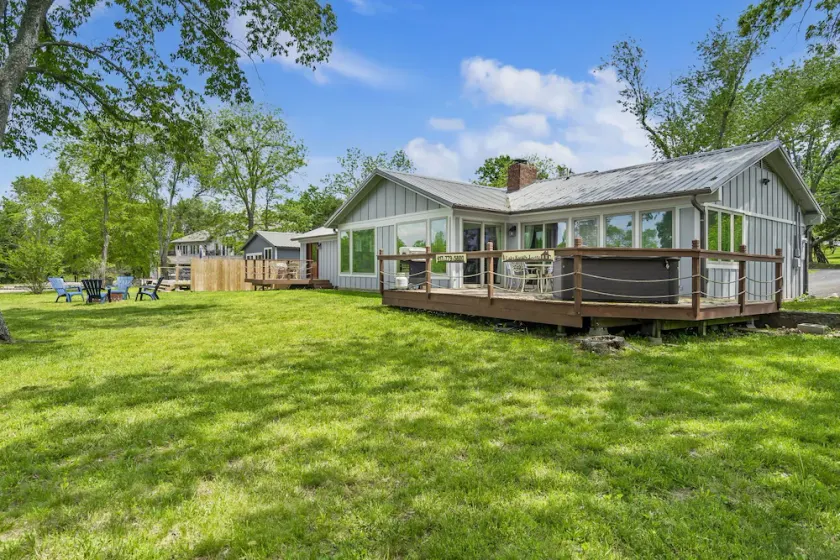 Étapes vers le lac Tablerock! Luxueux plus de 2000 pieds carrés au bord du lac et accès - Image 1