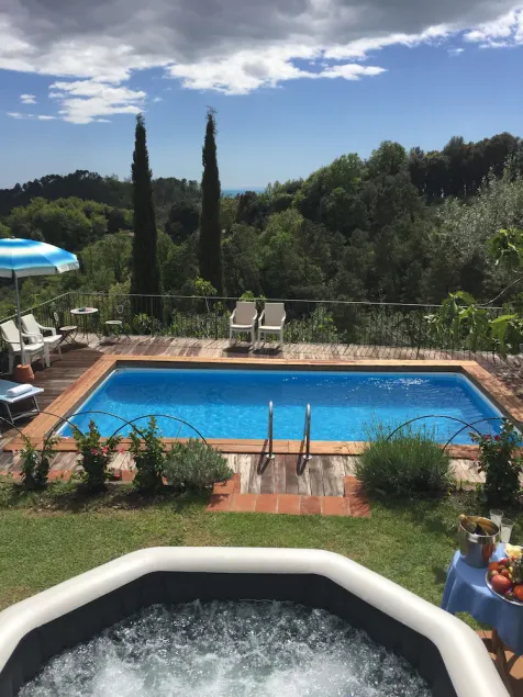 Il Girasole suite swimming pool and whirlpool - Image 1