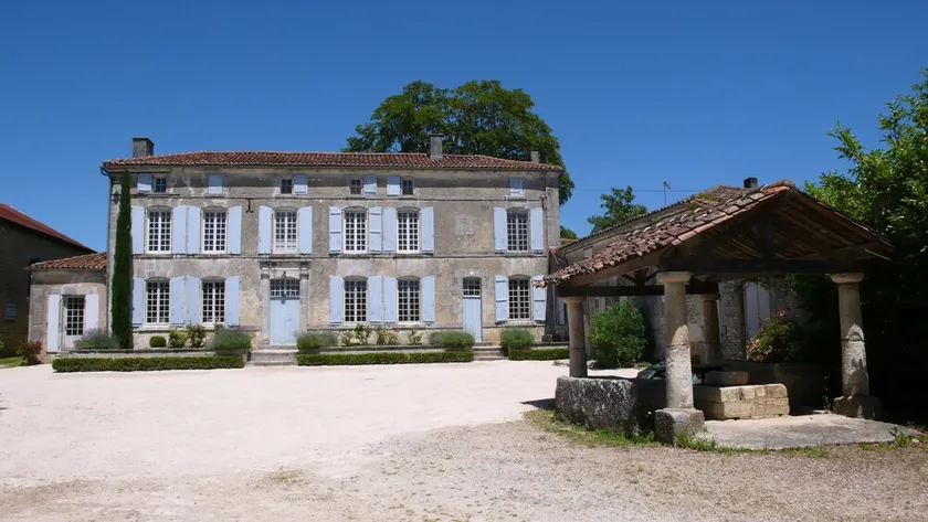 Holiday rental house with farmyard and garden near Cognac. - Image 1