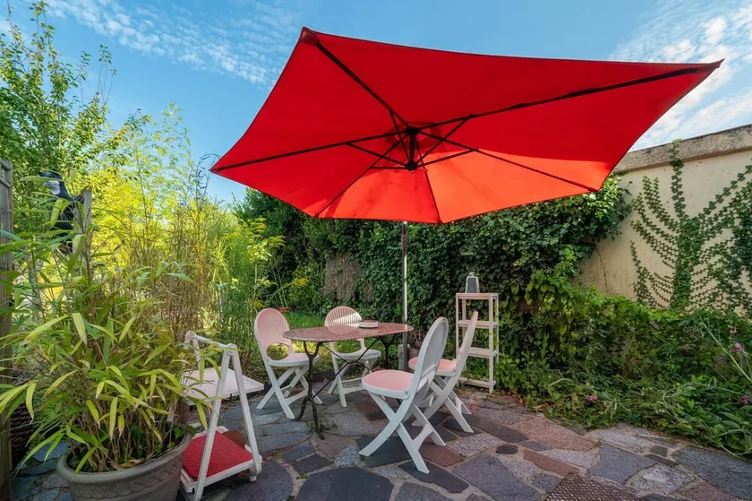 Studio Apartment 'Dans Maison Proche Gare' with Shared Terrace, Shared Garden and Wi-Fi - Image 1