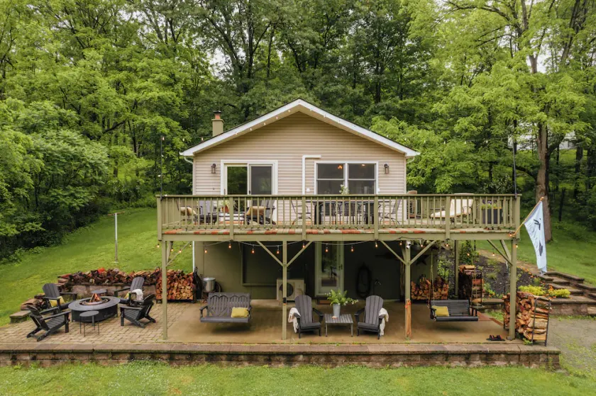 50-Acre Riverfront Farm – Dog Friendly & Sleeps 6 - Image 1