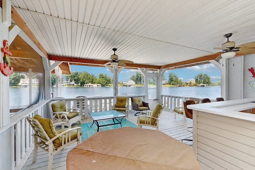 Relaxing lakeside retreat with boathouse, dock, deck, firepit and screened porch - Image 1