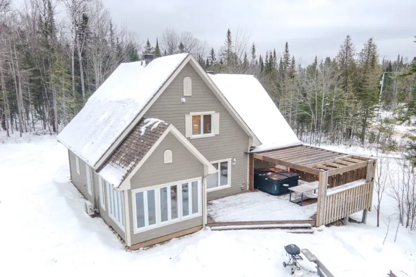 Cozy cottage with jacuzzi and access to lake - Image 1