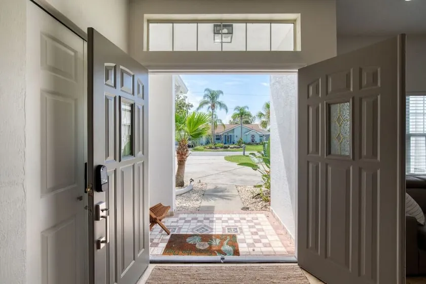 Life's Porpoises - 29 Coconut Ct - Image 1