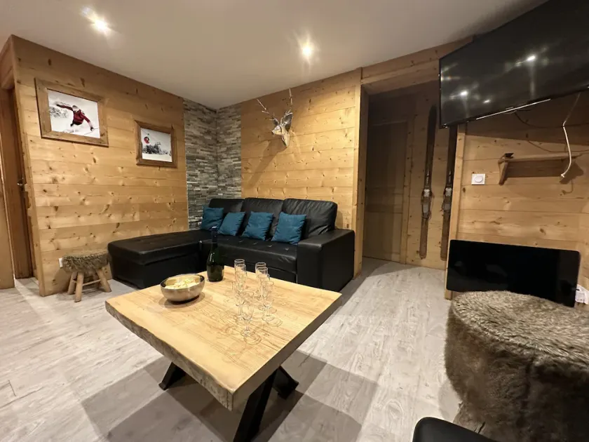 CHARMING 96m2 APARTMENT ON THE SLOPES (SLEEPS 12, 5 SHOWERS 3 WC) VAL THORENS - Image 1
