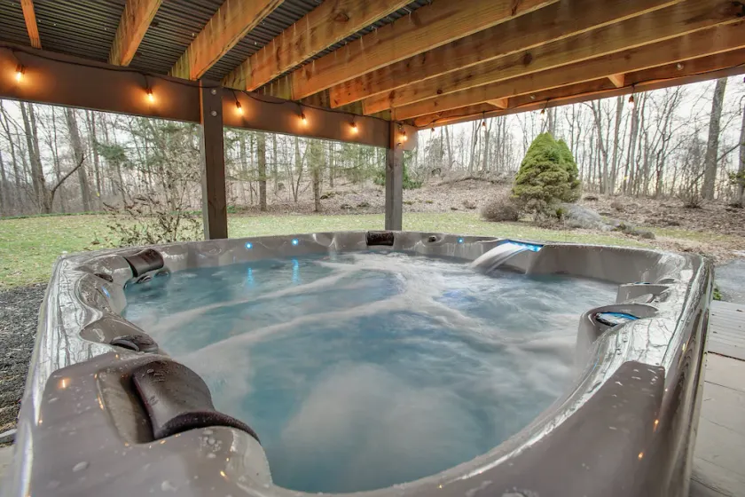 The Cube | HOT TUB + Deck | 15 Private Acres | - Image 1