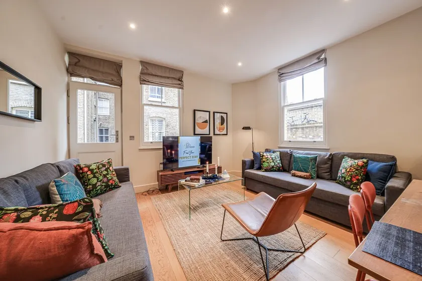 Fitzrovia Stay by Oxford St & Soho 18 Guests - Image 1