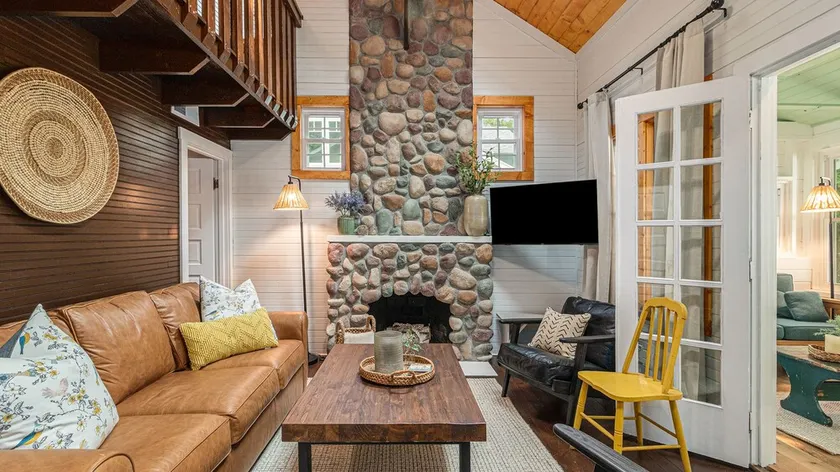 Waterloo Cottage - Beautiful Lakefront Cottage at Clear Lake Near Chelsea, MI. - Image 1
