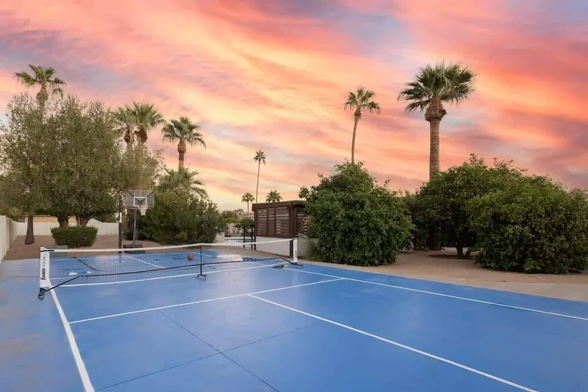 Ny renovering 6 soveværelser 4 bad hjemme. 3 Master Suites med enorme baghave pool !! - Image 1
