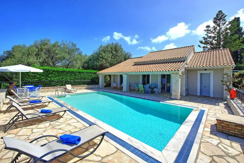 Villa Dimitri – Maison de vacances avec piscine privée à Corfou, Grèce - Image 1