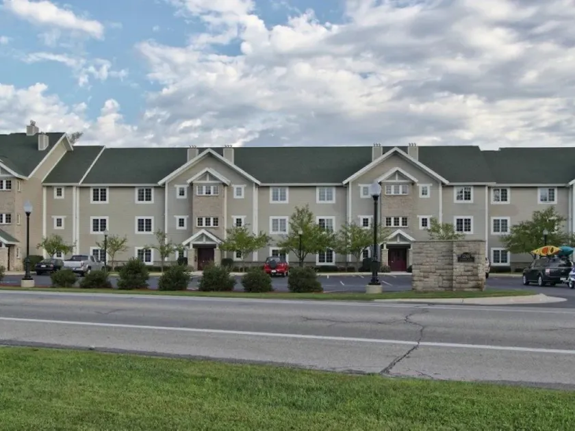 Luxury condo on all-sports Lake Cadillac, Michigan - Image 1