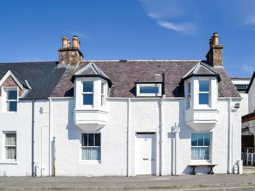 2 bedroom accommodation in Ullapool - Image 1