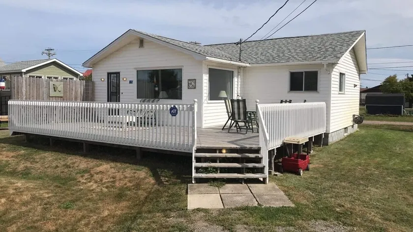 Parlee Beach Cottage for Rent. 3 Min Walk to Beach  - Image 1