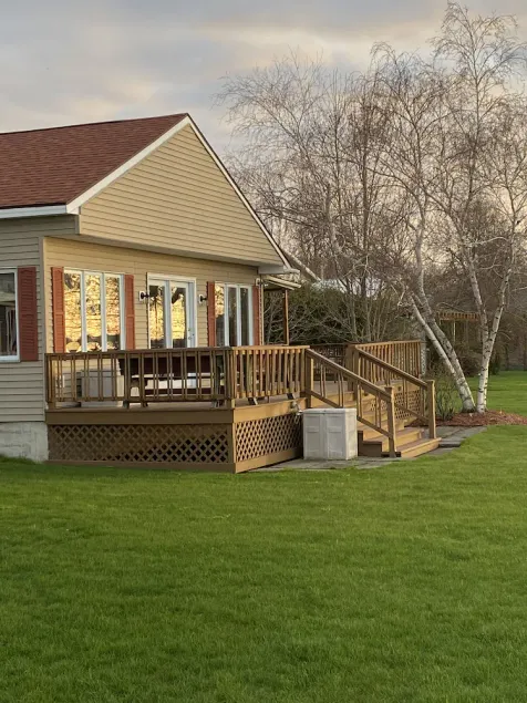 Beautiful Lake House with Large Yard on the Shore of Lake Ontario - Image 1