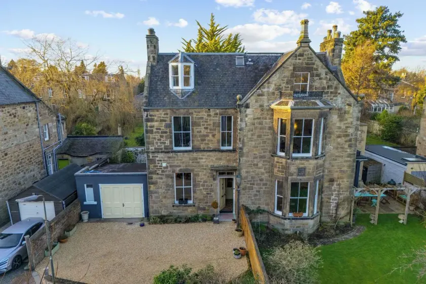 Luxurious Victorian Villa, Eskbank, Near Edinburgh, Sleeps 10. Parking & Garden - Image 1