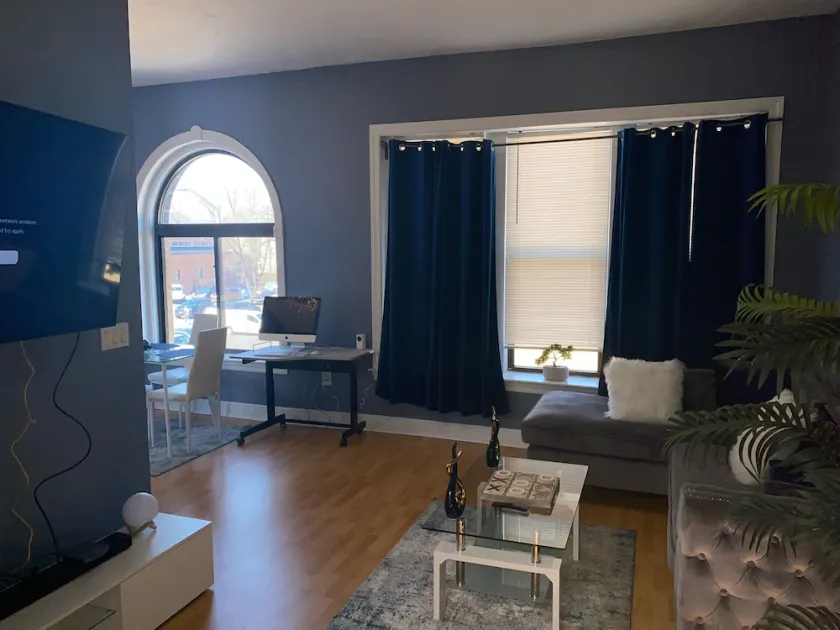 Downtown Condo with iMac work station - Image 1
