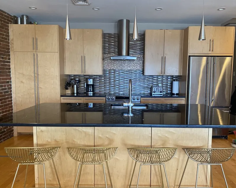 Boston Harbor views Modern north end condo FREE PARKING! - Image 1