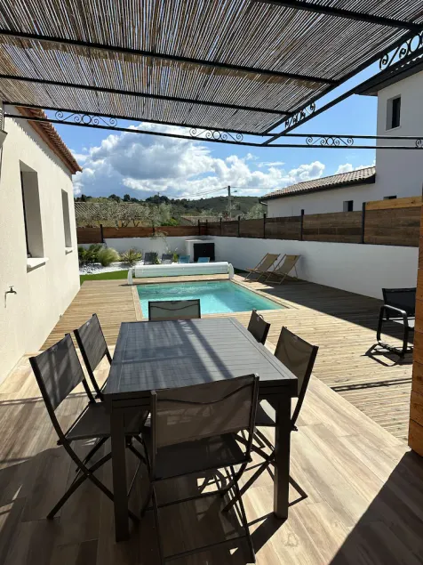 Villa with pool in a quiet village in central Hérault - Image 1