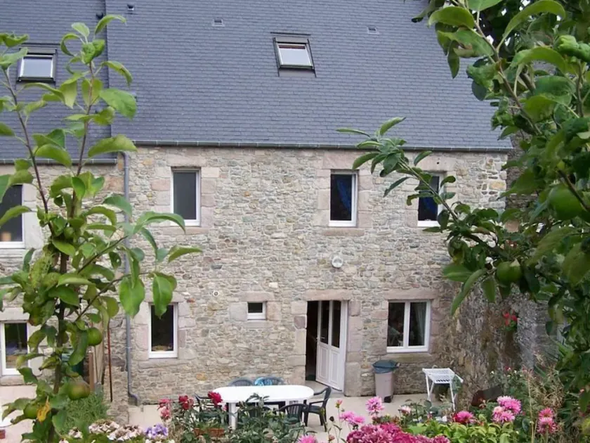 Traditional house in La Hague, 6 guests, near coastline, pets allowed - Image 1