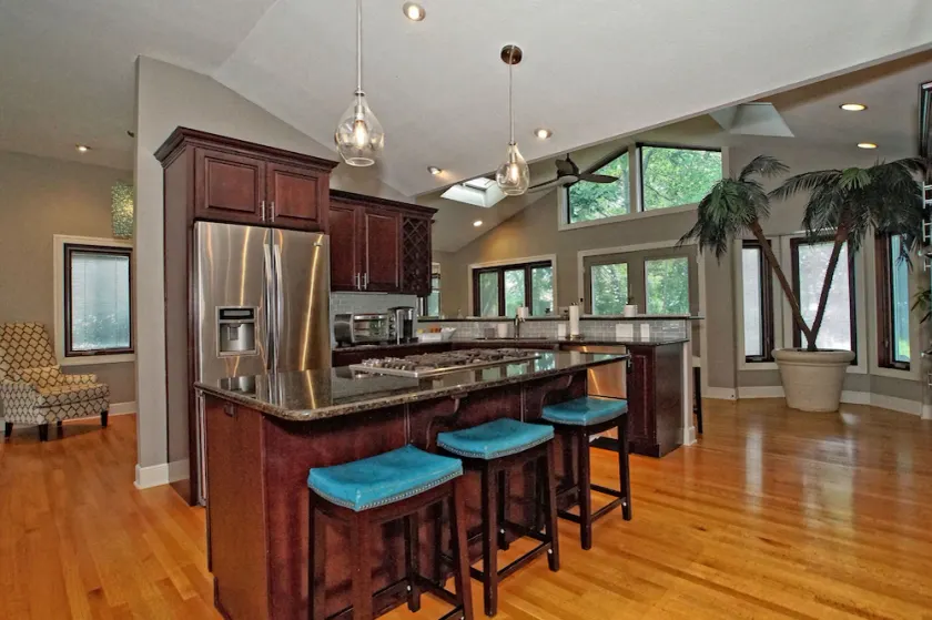Your own suburban oasis on Cleveland's West Side - Image 1