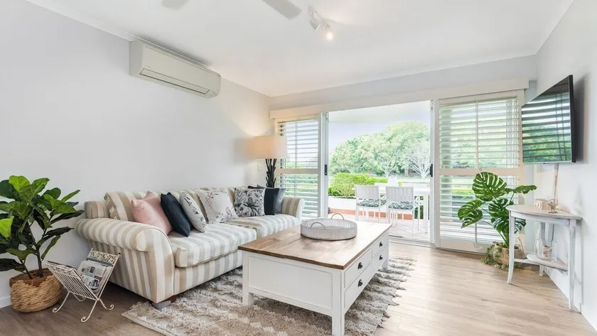 Noosa Quarterdeck Waterfront Apartment - Image 1