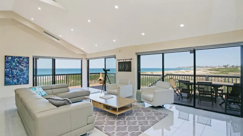 Wyuna Dunes Executive Beach House - Image 1