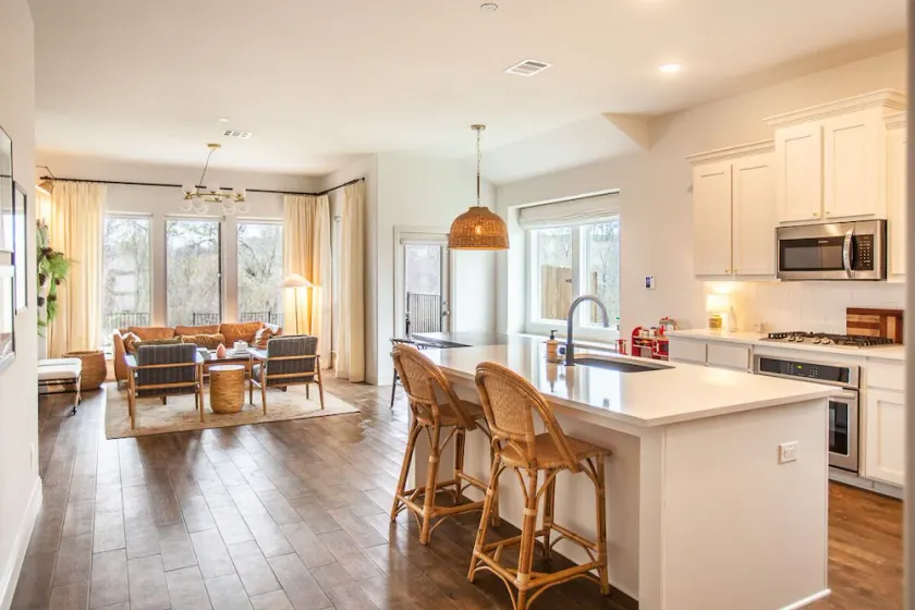 New Farmhouse-Modern Home Close to Everything and pet friendly! - Image 1