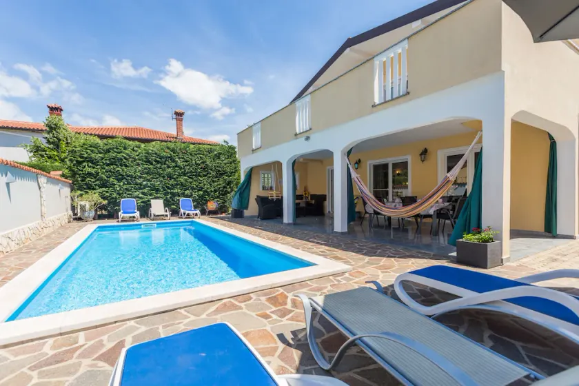 Lejlighed til 6 + 2 personer med privat opvarmet pool i Istrien - Image 1