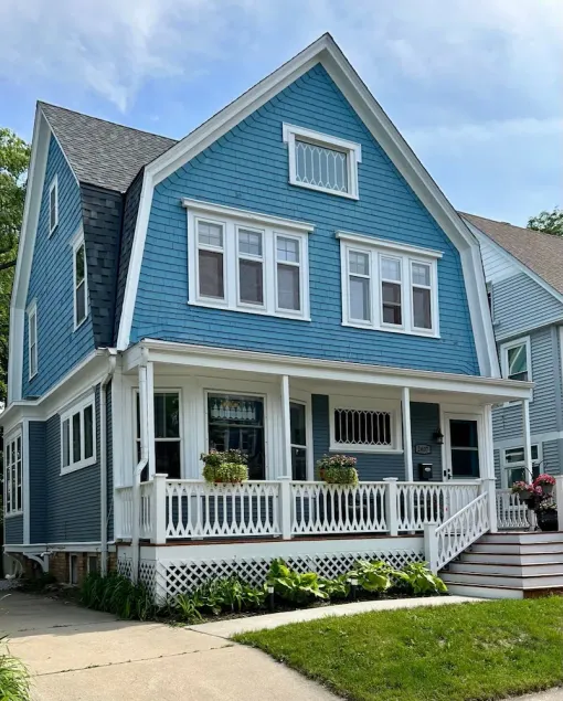 3BR house. East Side very near lake, beach, shops; central AC; driveway parking! - Image 1