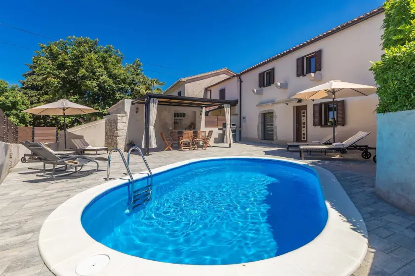 Ferienhaus PAVOVCI mit beheiztem Pool - Image 1